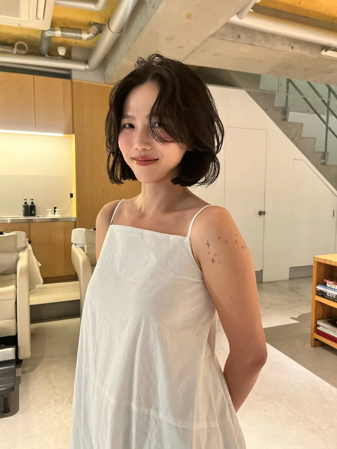 減齡中分短髮推薦7:溫柔法式捲