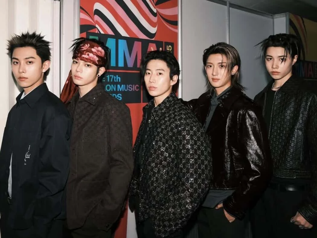 Jay Park（朴載範）於 2022 年成立經紀公司 More Vision，而 LNGSHOT 正是公司首位推出男團，團名源自英文「long shot」，象徵即使在不利的狀況下也要打出決勝的一擊。