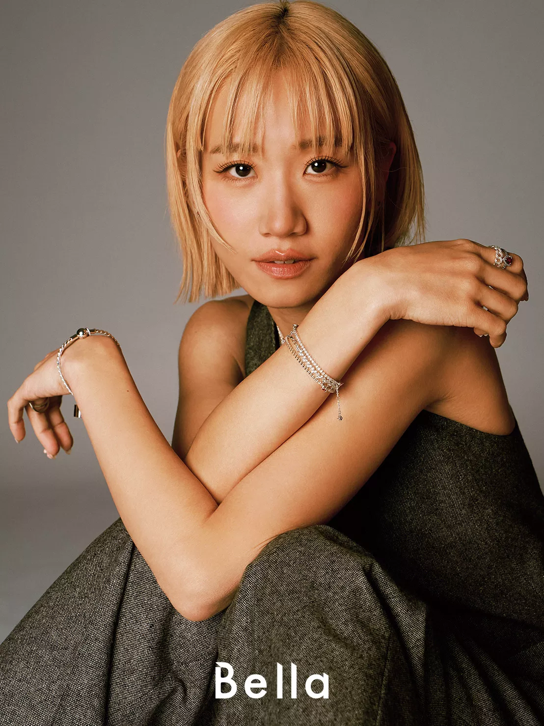 比起陳漢典,Lulu 的演藝之路順遂多了,一路也碰到了不少伯樂,「我也是從小就愛看電視、愛表演,國小志向欄直接填上『當明星』,小三就開始在全校面前主持學校活動,高中時出於好奇去試鏡《大學生了沒》,結果落選,但沒想到過了半年後有個『怪奇大學生』單元,節目組又找我去上,因此順利成了固定班底。」反應機靈、應對得宜的 Lulu,一路發展至今已成年輕一代中最叫得出名號的主持人。