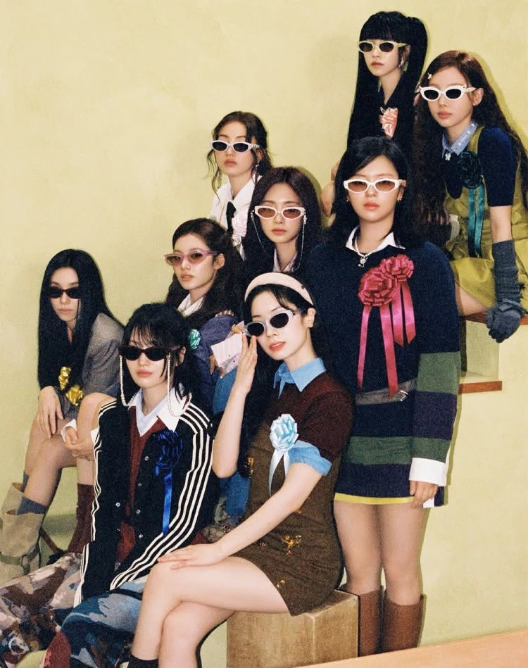 由 JYP 娛樂透過選秀節目《SIXTEEN》組成的 9 人女團 TWICE,自 2015 年 10 月出道以來,便以青春洋溢的形象與〈CHEER UP〉、〈TT〉、〈Likey〉、〈What is Love?〉、〈FANCY〉...等一首首抓耳歌曲紅遍全球。