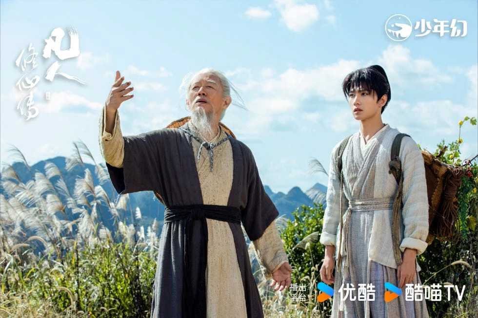 去年與金晨主演的《凡人修仙傳》,從一個資質平凡、出身普通的山村少年,一步步踏上修仙之路,再次靠著精湛的演技雙收好口碑與高流量,成為他的演藝代表作之一。