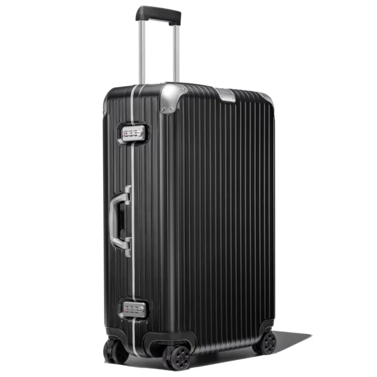 Hybrid系列是Rimowa於2019年推出的混合材質系列，結合鋁鎂合金框架與聚碳酸酯箱體，兼顧堅固度與輕量感。Check-In L容量非常適合長程旅行或多國行程。霧黑色設計低調沉穩，是不少商務旅客與長途旅行者的熱門選擇。（價格：NTD 44,700、尺寸：78 x 51 x 27 cm、重量：5.9 kg）