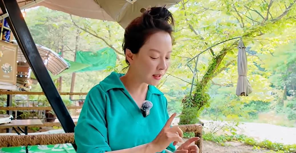 韓國女星宋智孝,近期又因招牌「鯊魚夾髮型」成為話題焦點。