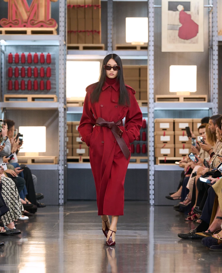 max mara 75週年上海早春大秀+展覽：2027 Resort系列主題「Kinetic Chic」：創意總監Ian Griffiths眼中的現代女性
