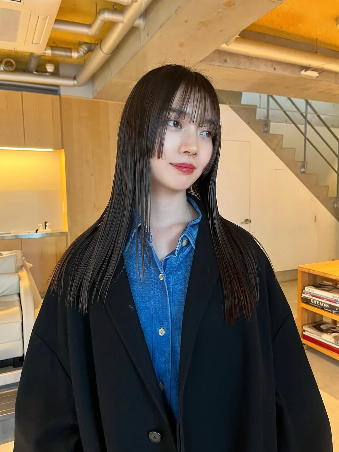 減齡黑直髮髮型推薦1：一刀公主切