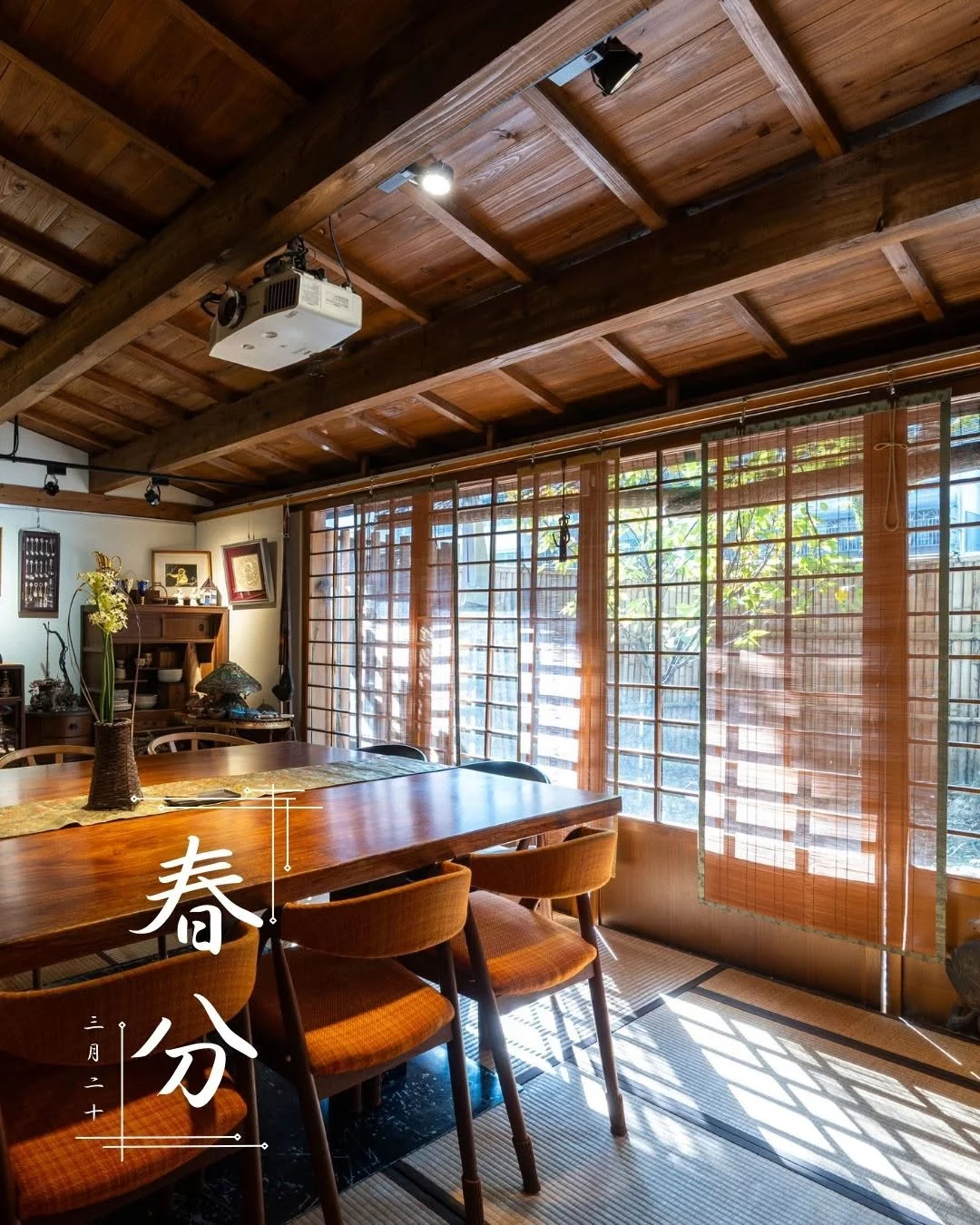 無二會所隱身於巷弄之中,前身為日治時期的宿舍建築,保留完整木造結構與庭園景觀。