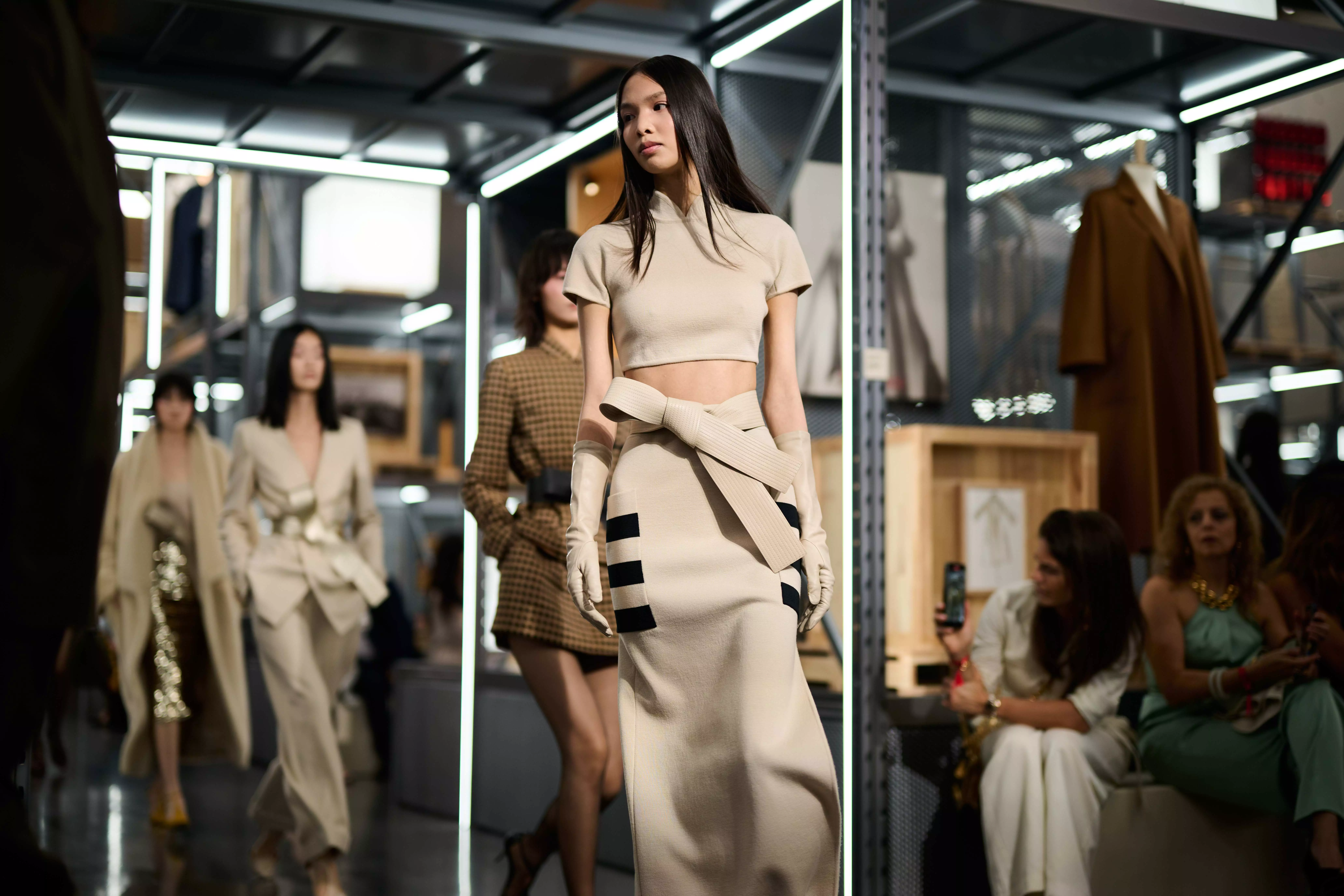 max mara 75週年上海早春大秀+展覽