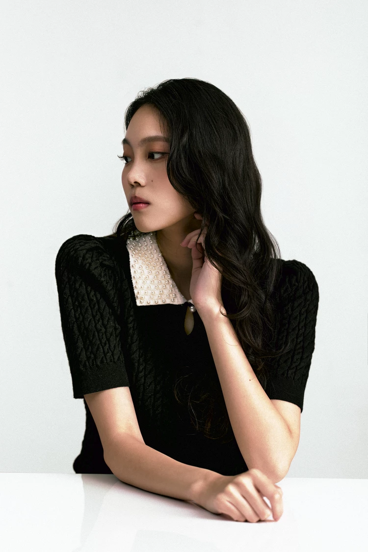在鄭馥儀升上大一時,恰巧碰上由踢帕娛樂打造的歌唱選秀節目《大學聲 YOUNG VOICE》,鄭馥儀決定再努力闖蕩一次,她靠著甜美、溫暖的嗓音,加上細膩的情感堆疊,一路上贏得了不少評審與觀眾的好評。