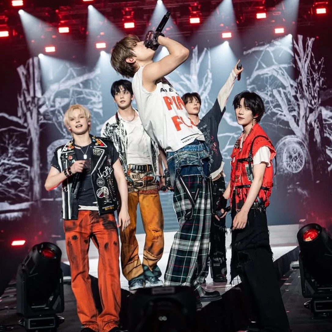 崔然竣最終於 2019 年以 TOMORROW X TOGETHER（TXT）成員出道，TXT 不只打著 BTS 師弟團的頭銜引起高度關注，一出道推出的迷你專輯《The Dream Chapter: STAR》及主打歌〈CROWN〉同樣以充滿活力的風格與堅強實力將他們人氣推向巔峰，並橫掃當年多項新人獎項。