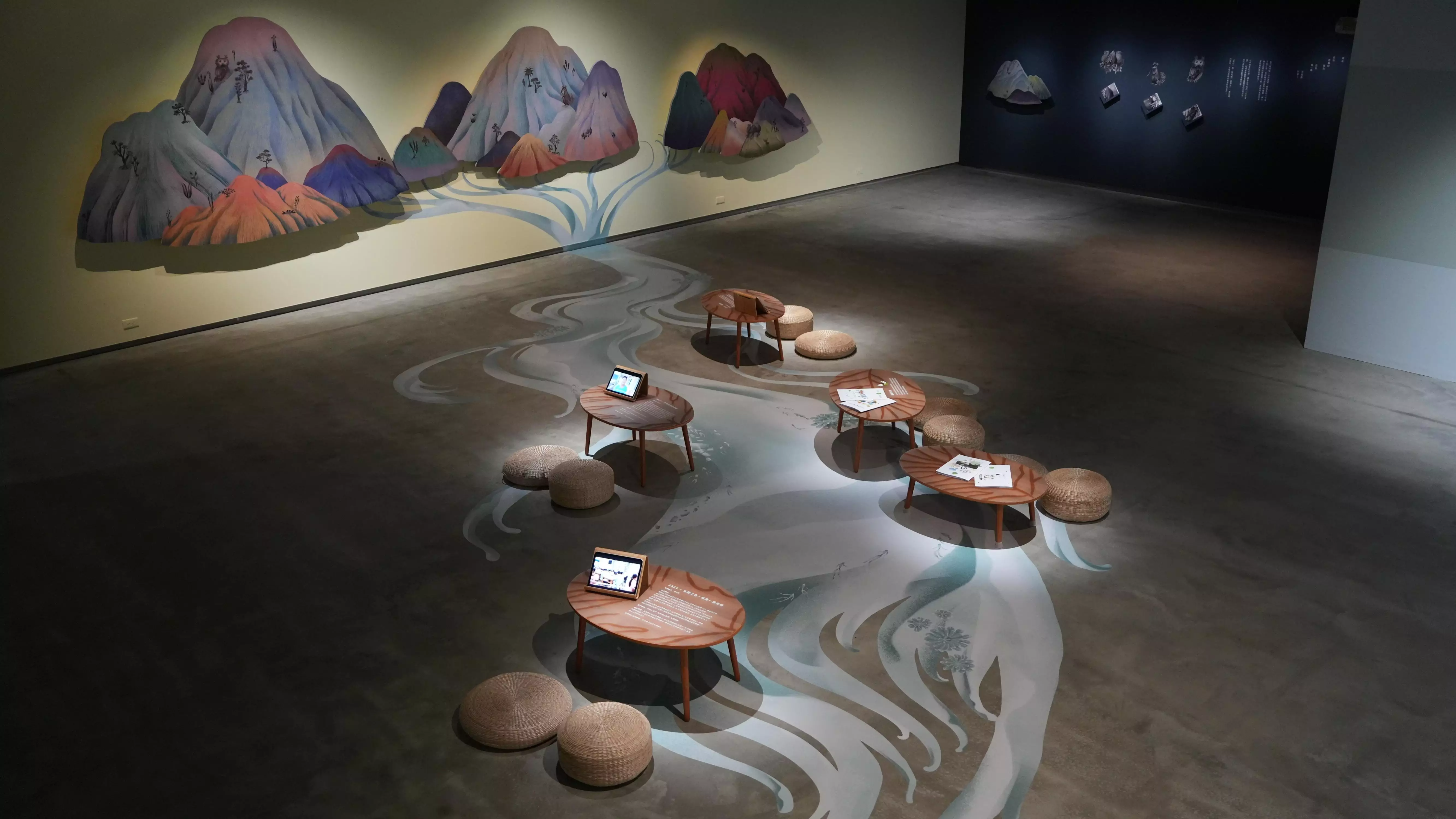 毓繡美術館 《我們走了十年》二樓展場_教育行動回顧展