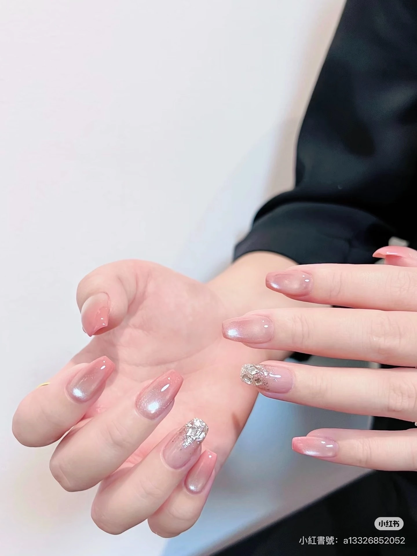 粉色貓眼光療美甲13:高雅鑽飾