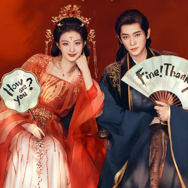 丞磊今年再次憑藉《成何體統》繼續翻紅，《成何體統》故事圍繞在王楚然飾演的現代職場社畜王翠花，意外穿越成為書中禍國殃民的妖妃庾晚音，為了逃避原本的結局，與同為穿越者的暴君夏侯澹攜手，運用現代知識翻轉危機，一步步統治國家，丞磊在劇中既能搞笑也能腹黑，大大展現他的喜劇天份，也讓他人氣再次攀升。