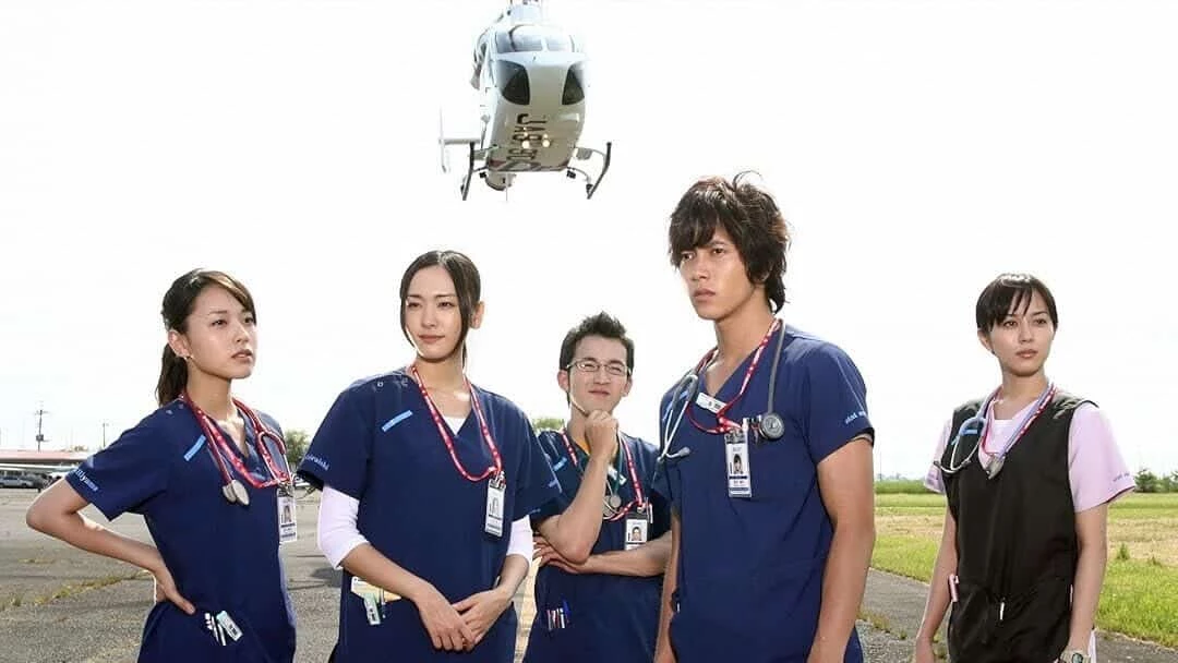 由富士電視台打造，集結山下智久、新垣結衣、戶田惠梨香、比嘉愛未、淺利陽介...等男神女神主演的《Code Blue 空中急診英雄》更是戶田惠梨香在影壇站穩腳步的重要之作，故事聚焦一群年輕飛行醫師在直升機急救現場面對生死抉擇、醫療壓力與自我成長。