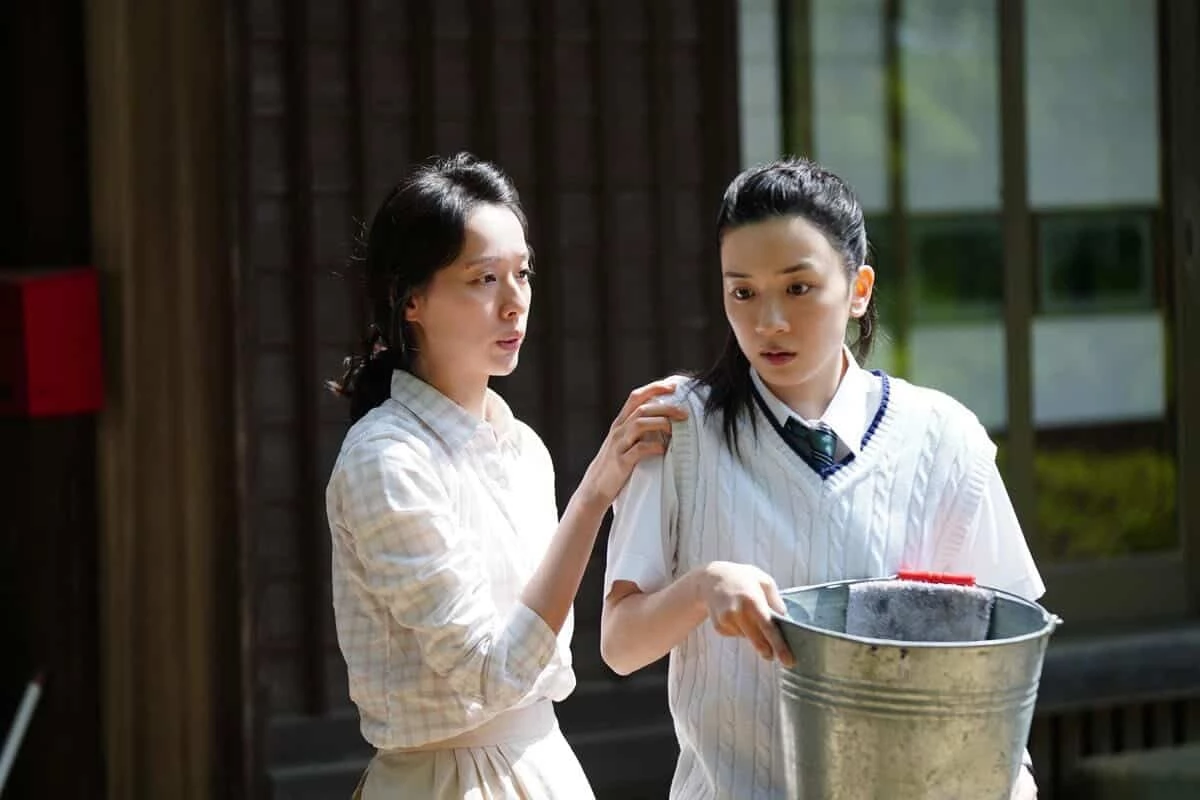 由廣木隆一執導，戶田惠梨香、永野芽郁主演的電影《母性》，故事改編自湊佳苗小說，圍繞一對母女對同一段家庭悲劇的截然不同記憶而展開，故事探討母愛、控制、依附與創傷如何在家庭中形成難以解開的結。