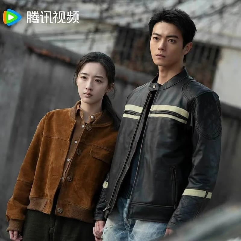 許凱今年則靠著《一甌春》、《方圓八百米》兩部作品再創高峰！與周也主演的《一甌春》飾演一位從家變後從軍的沈潤，一路逆襲成為殿前司指揮官；與丁勇岱、鄧恩熙主演的《方圓八百米》則挑戰粗糲的礦區青年陳輝，兩部劇的突破也再次展現他作為一線男演員的可塑性。