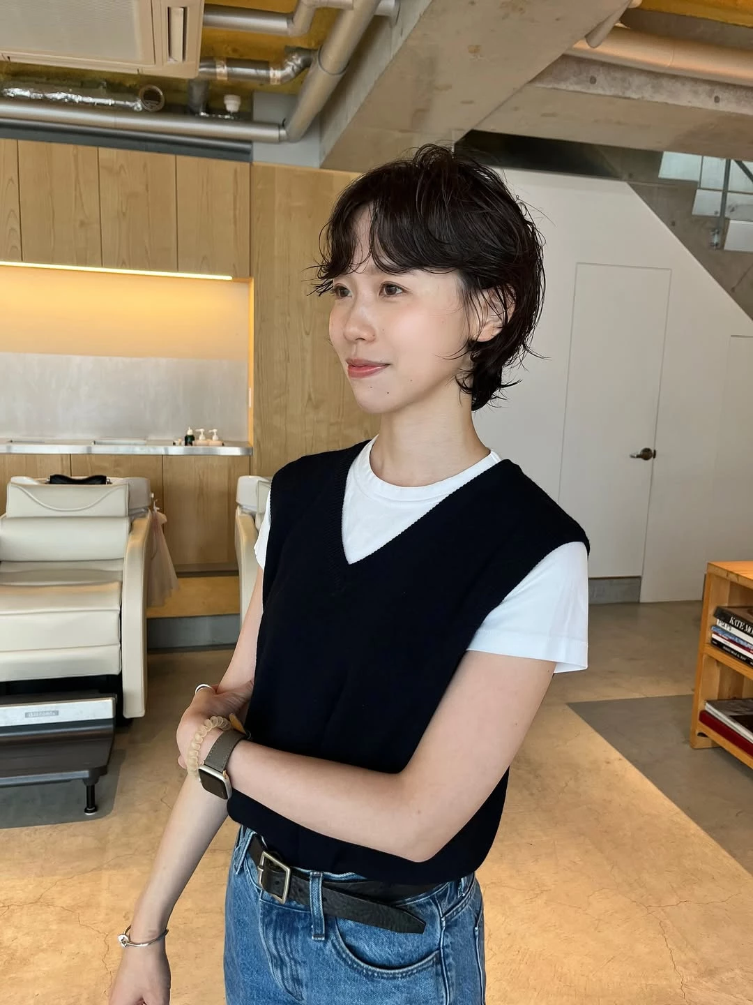 塞耳後短髮推薦3：耳下萊斯利捲