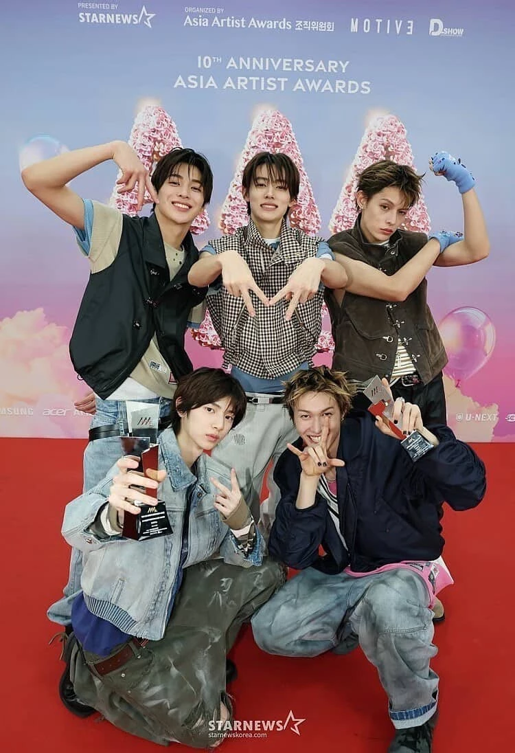 去年適逢 AAA 十週年，終於輪到台灣，一連於 12 月 6 日、12 月 7 日在高雄世運主場館舉行，由張員瑛與李俊昊擔任主持人，並集結 Stray Kids、IVE、CORTIS、LE SSERAFIM、RIIZE、葉舒華…等大勢團體以及佐藤健、IU、朴寶劍、惠利、金裕貞...等人氣演員。