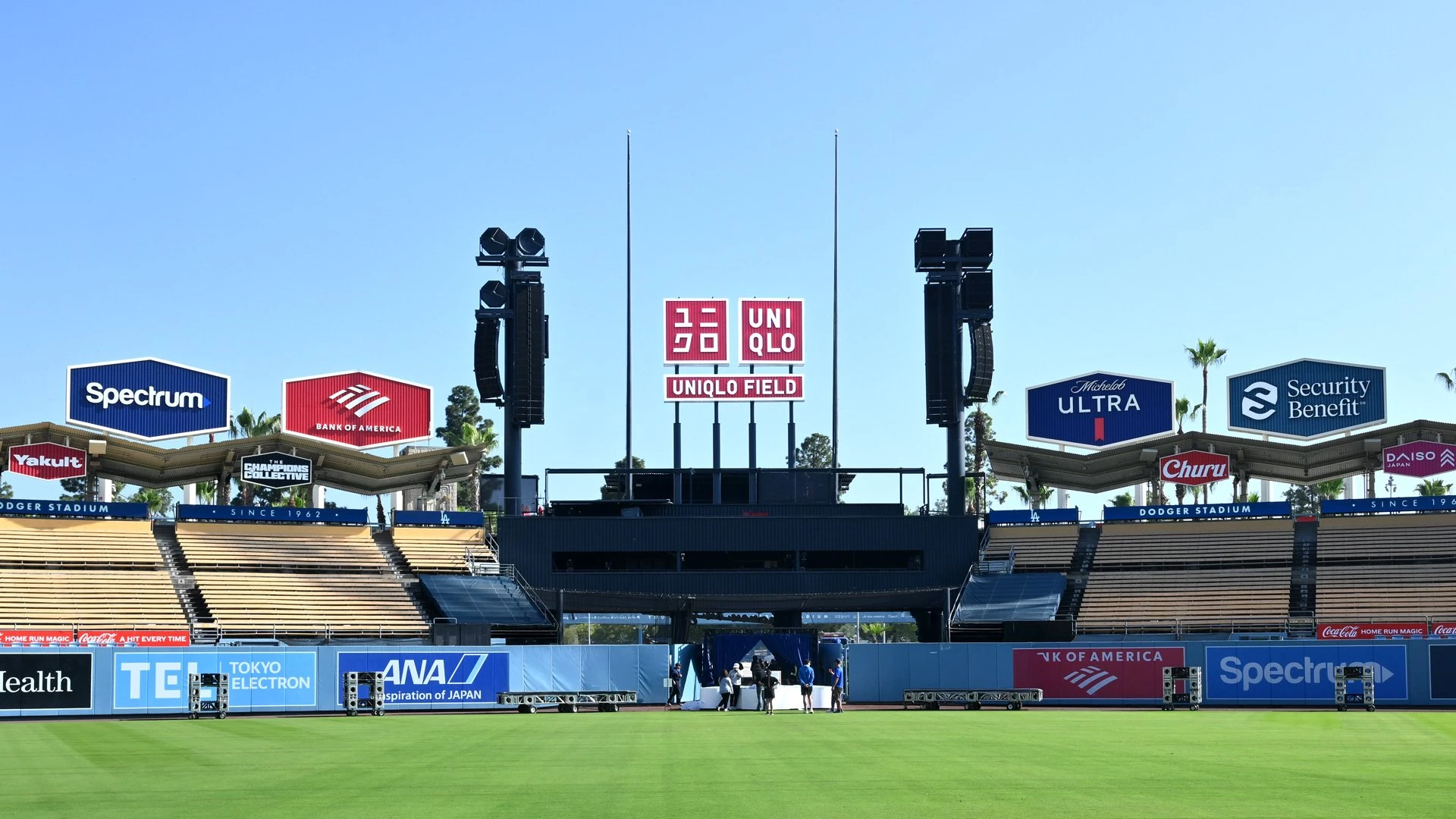 UNIQLO 的野心不止於日本市場。近日，品牌更與洛杉磯道奇隊（Los Angeles Dodgers）簽署合作協議，這也是道奇體育場首次與 UNIQLO 品牌名稱並列呈現。此次合作不僅是單純的贊助活動，更希望向全球觀眾傳遞棒球運動的樂趣，並透過一系列計畫支持與回饋洛杉磯社區。