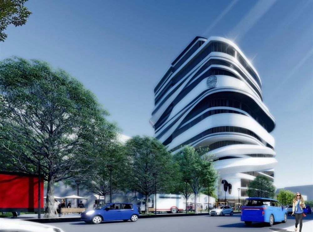 中友百貨彰化店原訂於今年底前完成興建，目前已向彰化市公所提出展延工期至 2029 年第一季的申請，工程仍持續進行中。待正式開幕後，預期將帶動周邊商圈發展、創造更多就業機會，也有望成為彰化民眾購物、聚餐及休閒娛樂的新據點，為城市注入全新商業活力。