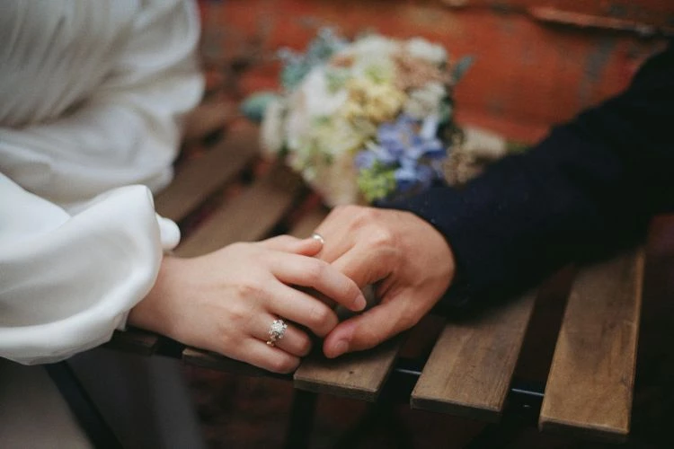 戒指戴對了嗎？男女戒指戴法全解析：招財、招桃花男女大不同