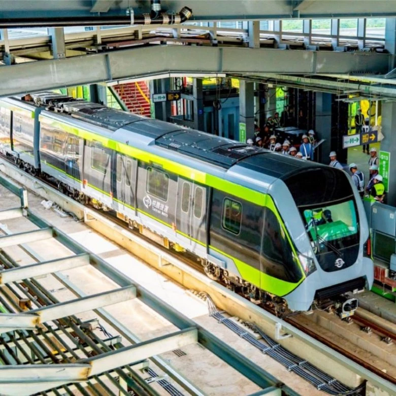 綠線延伸中壢共規劃 6 個上車點，自綠線 G01 站出發後向西延伸，包括：G30 站（八德區建德路至崁頂路新闢道路）、G29 站（中壢區中山東路四段，近慈安三村）、G28 站（中壢區中山東路三段，近富台國小）、G27 站（中壢區中山東路二段，近中壢家樂福）、G26 站（中壢區環中東路與福州路交岔路口，近中壢體育園區）、G25 站（台鐵中壢站後站健行路下方）。