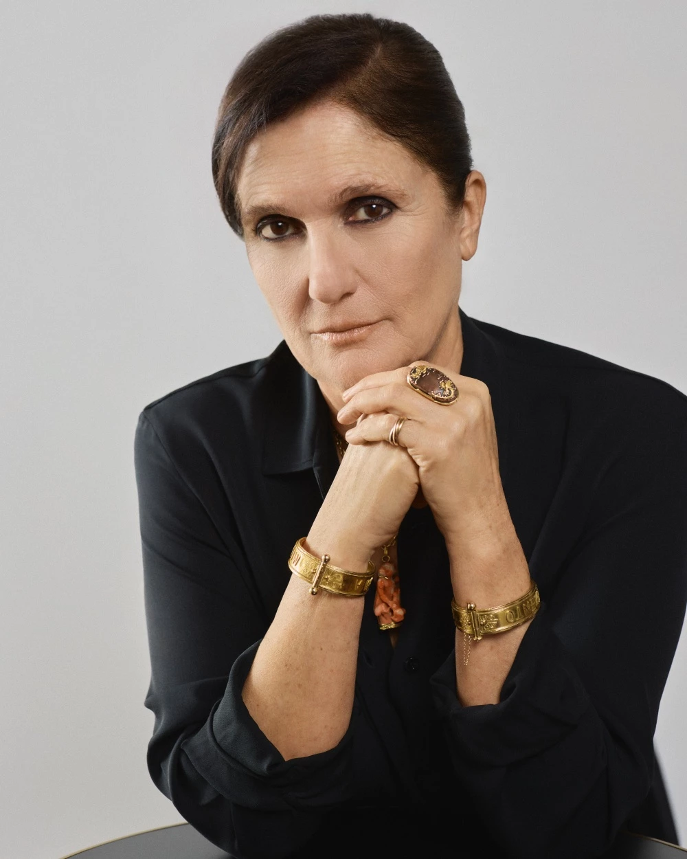  ​ 過去，在 Maria Grazia Chiuri 執掌 Dior 期間，她以強大的商業思維讓品牌營收年年暴漲！從標語 T 恤、繫帶跟鞋到一款款話題包袋，Maria Grazia Chiuri 就像能讀懂消費者心理的算命師，總能在每一季打造話題單品。