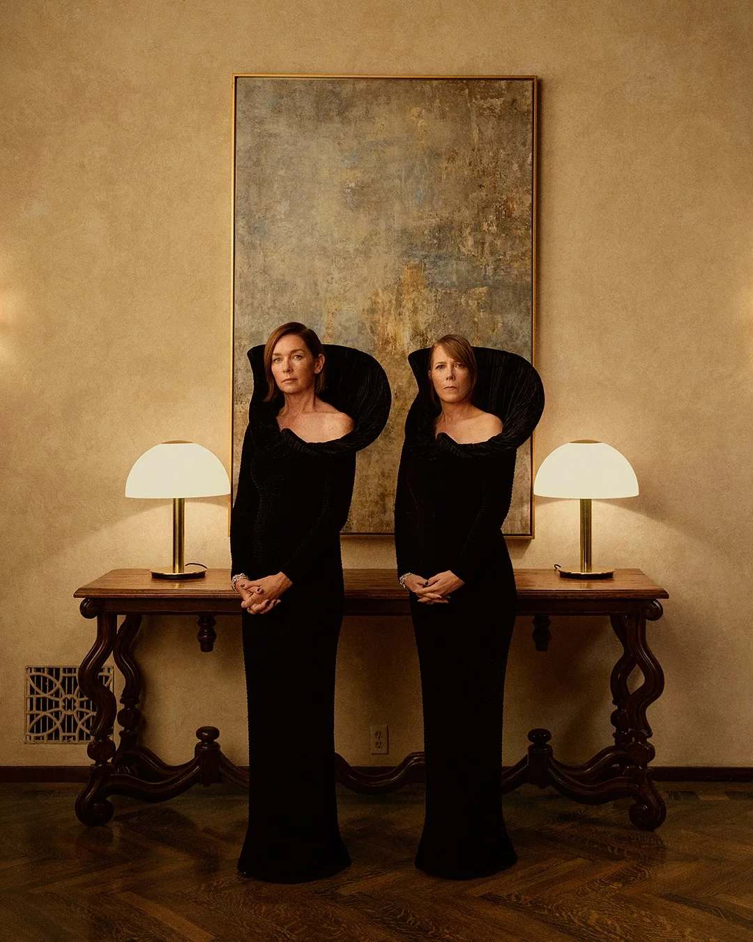 「速度」與「效率」也成為轉型過程中的關鍵字。德.梅奧特別點名「代理型人工智慧(agentic AI)」將成為下一波變革的核心。在他看來,繼電子商務與行動商務之後,奢侈品產業正站在全新革命的門檻上。AI 不僅能優化消費者旅程、整合線上與線下體驗,更能協助品牌建立全球一致、跨通路且即時回應的服務系統。不過,他也強調,科技的角色並非取代人力,而是協助第一線團隊「專注於真正重要的事」,也就是人與人之間的情感連結與服務溫度。