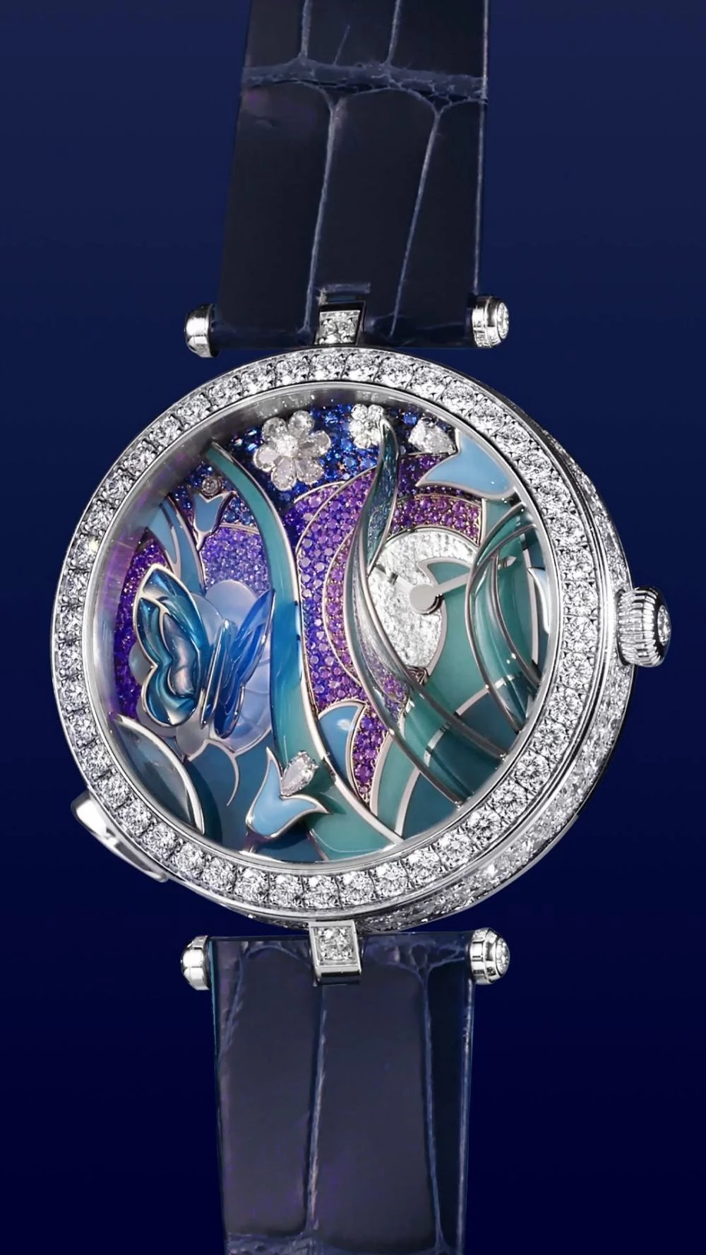 值得注意的是，這份報告也揭示了全球增速最快的腕錶品牌，包括：美國腕錶品牌 Jacob & Co. 以及梵克雅寶（Van Cleef & Arpels），在過去一年，以「雙位數」的營收增長速度，成為名錶界的營收黑馬之一。儘管在當前不穩定的奢侈品市場，這兩個品牌依舊展現強勁的增速實力。如今，梵克雅寶不單單只是收藏家喜愛的珠寶品牌，在腕錶領域上也獲得業界的支持。