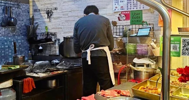 老闆娘希望把這樣帶著濃厚地方特色的家鄉味分享給基隆的饕客們，讓大家在台式滷味之外，也能多一種截然不同的選擇。