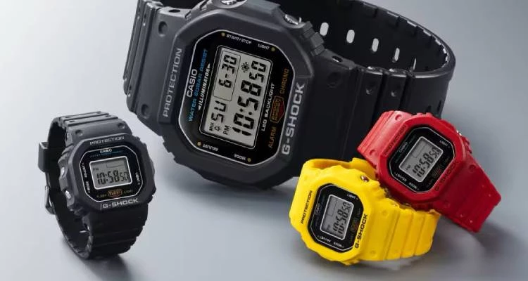 而再說到另一個陪著不少人長大的名字，那便是Casio（卡西歐）的「G-Shock」。從學生時期、當兵歲月，到現在成為潮流穿搭的一部分，「G-Shock」一直都是許多人心中的「國民錶款」。30年前、30年後，如今，2大跨越世代的經典終於正式相遇，也讓這次聯名不單只是新品發表，更像是一場屬於你我童年的同學會。