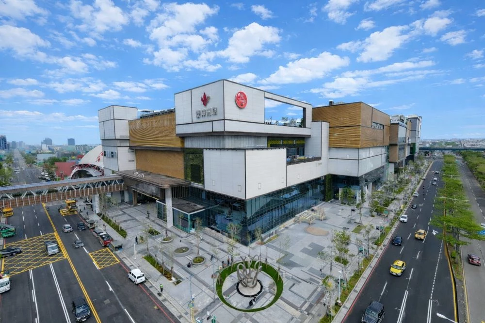台中捷運路網持續擴張，在藍線推進建設時程之際，備受矚目的紅線（崇德豐原線）也正式進入可行性研究。未來路線將串聯台中市區、北屯、潭子及豐原等重要生活圈，不僅可服務台中巨蛋、漢神洲際購物廣場、洲際棒球場等大型建設，也將銜接豐原車站及既有捷運、台鐵系統，成為台中北側的重要交通動脈。