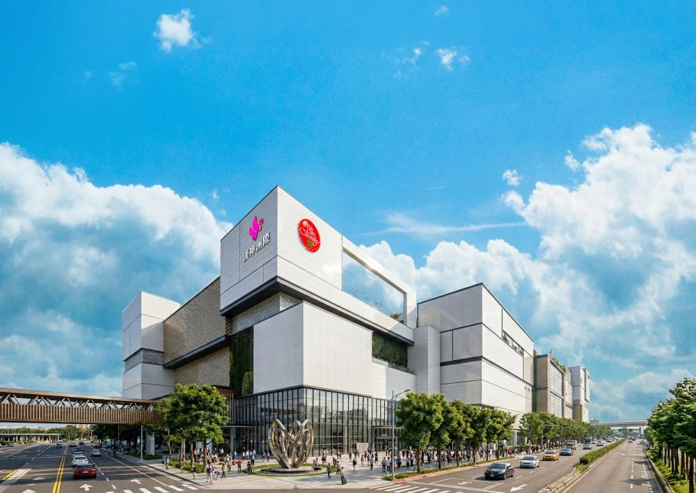 台中北屯區將迎來全新購物中心──漢神洲際購物廣場，預計將進駐 500 家國內外品牌，其中約 150 家為全台首店或台中獨家品牌，並結合電影院、餐飲與展演空間，打造複合型生活娛樂聚落。廣場總面積達 6.6 萬坪，規劃地上 7 層、地下 4 層，坐落於洲際棒球文創園區內，未來將串聯附近的綠美圖，打造完善的生活機能，預計於 4 月 10 日正式開幕。