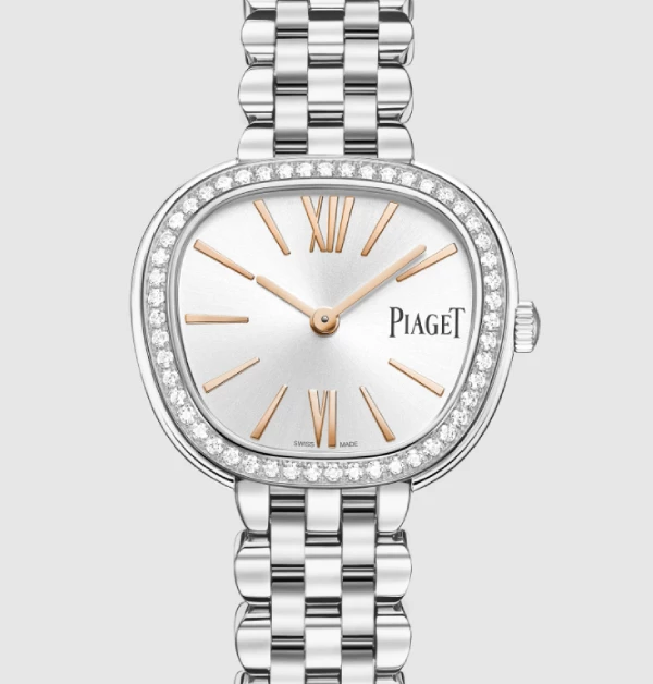 一圈璀璨圓鑽，為冷冽率性的精鋼色調增添華麗光采；銀色放射狀面盤搭配優雅的玫瑰金指針與時標，在簡約中流露細膩層次，是日常穿搭中最具高級感的點睛之筆。（商品價格約：NTD 377,000）