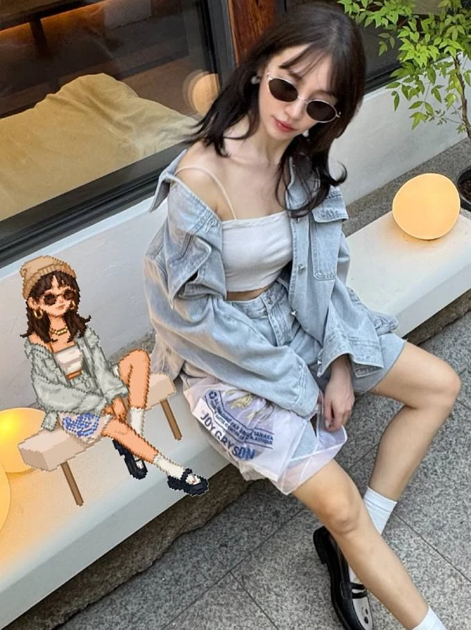 如果想嘗試露腿的短裝，卻擔心不夠莊重，倒可以直接複製這個穿搭邏輯，選擇材質硬挺的牛仔套裝，並且「外套要夠寬大、長度剛好蓋過臀部」，內搭保持簡潔。這樣既能展現腿部線條、顯得雙腿纖細，寬鬆的外套，又能給人一種自在、不刻意賣弄性感的時髦底氣。