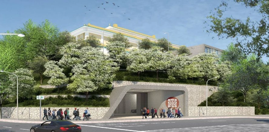 除了正館大廳的改造，台北故宮也將致力打造更便利、友善的「無障礙環境」，並於至善路入口興建全新的「無障礙通道」。此項工程將導入嶄新的入口綠意意象，不僅強化無障礙系統，也重新建構台北故宮的新門面。設計揉合故宮 Logo 標誌元素，並透過石材堆砌與遮蔽設計，提供轉乘民眾休息停留的空間，降低等待期間日曬或雨淋的可能性。