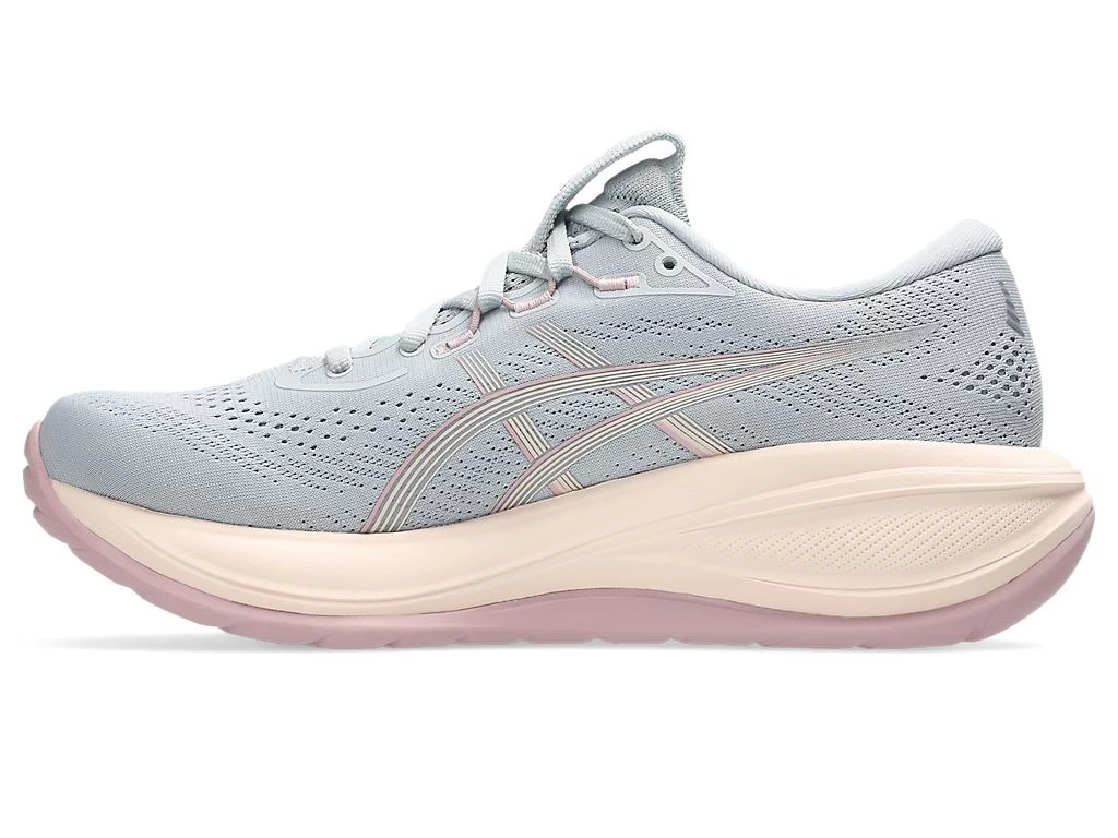 Asics亞瑟士Gel-Cumulus 28中高階緩衝慢跑鞋,中底升級為Ff Blast Max彈力材質,提供緩衝與彈力兼顧的舒適跑感,適合日常訓練。