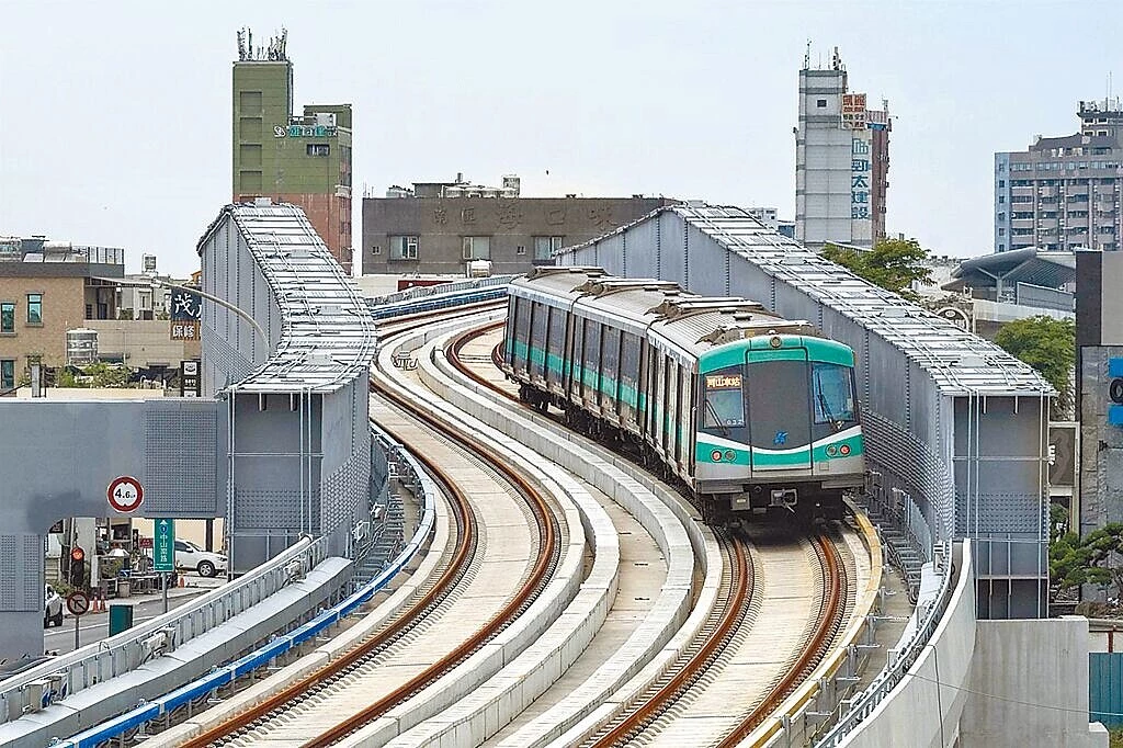高雄捷運「岡山路竹線」全長逾 15 公里，共規劃 7 個車站，預計 2031 年通車，包括：RK2 岡山農工站、RK3 本洲產業園區站、RK4 高雄科學園區站（高科聯絡道南側）、RK5 台鋼科大站、RK6 南路竹站（省道台 1 線 353K 處）、RK7 路竹站（省道台 1 線路竹段與北側國昌路路口）、RK8 大湖站（省道台 1 線與台 28 線路口北側）。