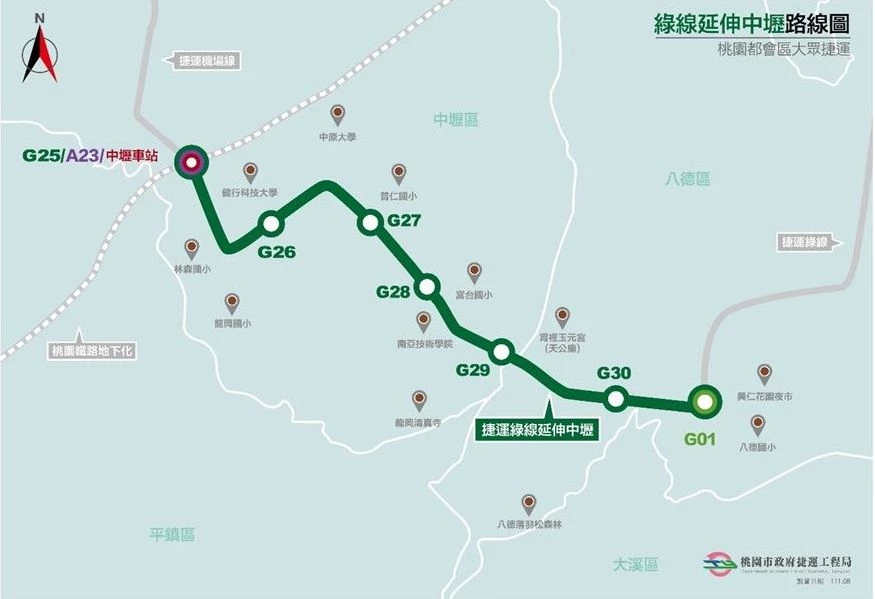 在交通方面亦相當便利。中壢大巨蛋將串連捷運「綠線延伸中壢」計畫，未來規劃設置 G26 中壢體育園區站（位於中壢區環中東路與福州路交叉口附近），其前一站 G25 為中壢車站（與機場捷運線及台鐵中壢站共構）。未來無論轉乘桃園機場或搭乘火車，皆相當便捷，並將成為重要交通樞紐。不僅有助於發展棒球與演唱會經濟，也可帶動周邊交通與整體區域發展。