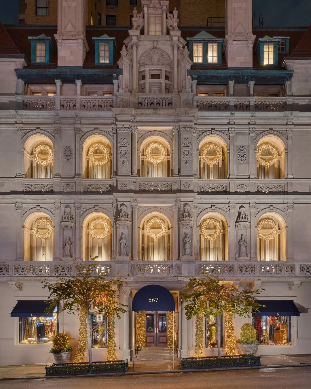 從這份營收報告中,不難看出一個鮮明訊息:Ralph Lauren 在亞洲市場正快速茁壯。財報顯示,過去三個月品牌在亞洲市場成長 22%,中國市場營收更大漲 30%,表現優於同業。尤其在全球奢侈品產業增速放緩之際,Ralph Lauren 精準抓住消費者需求。過去半年,公司股價上漲 30%,最新市值達 230 億美元(約新台幣 7,196 億元)。