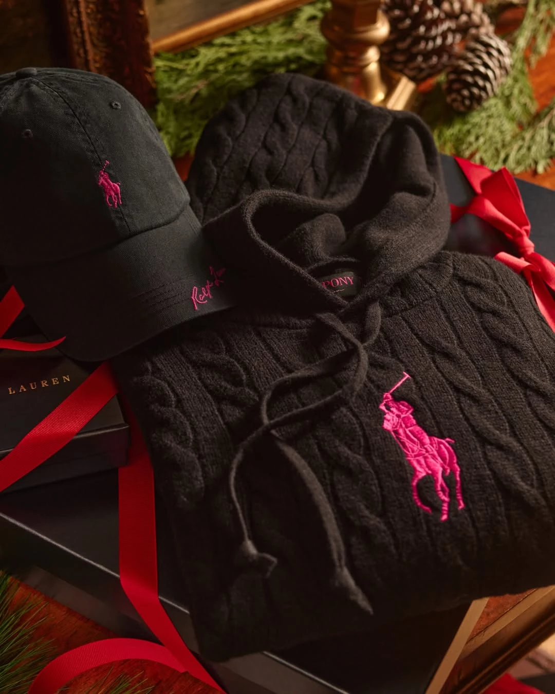 財報顯示,最熱賣的單品為「毛衣」與「針織衫」。此外,公司的核心品類持續保持成長動能,實現接近雙位數的增幅。其他單品項是女裝、外套與手袋,其成長速度持續超越整體表現,較去年同期成長近 10%,受惠於女式毛衣、羽絨服、大衣,以及基礎款包包系列的強勁營收表現。