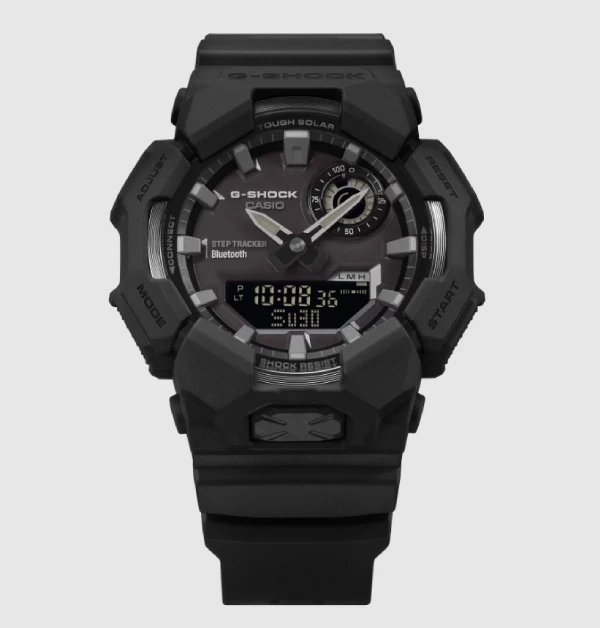 「G-Shock」簡直就就是Vozinha現在職業生涯的完美寫照,不求奢侈的裝飾,只用最硬核的實力去抗下每一次重擊。在動輒滿手千萬名錶的足壇球星之中,這位40歲的戰士,用最接地氣、最能引起普通大眾共鳴的全黑「G-Shock」告訴世界:「真正的奢華與高貴不需要鑽石來襯托,只要站在球門前,那份守護國家的堅毅與溫情,就是手腕上最耀眼、最無法被複製的光芒!」(商品價格約:NTD 5,500)