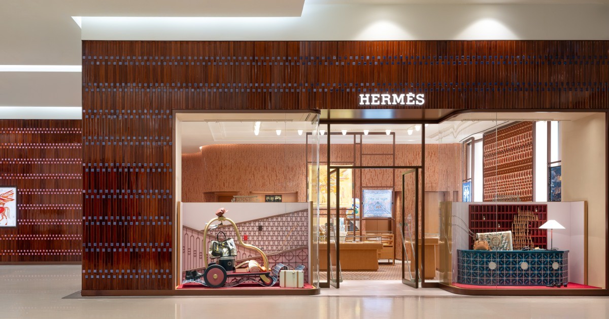 愛馬仕台北SOGO復興睽違19年大改裝！台味老花磚、北投車站櫥窗成焦點