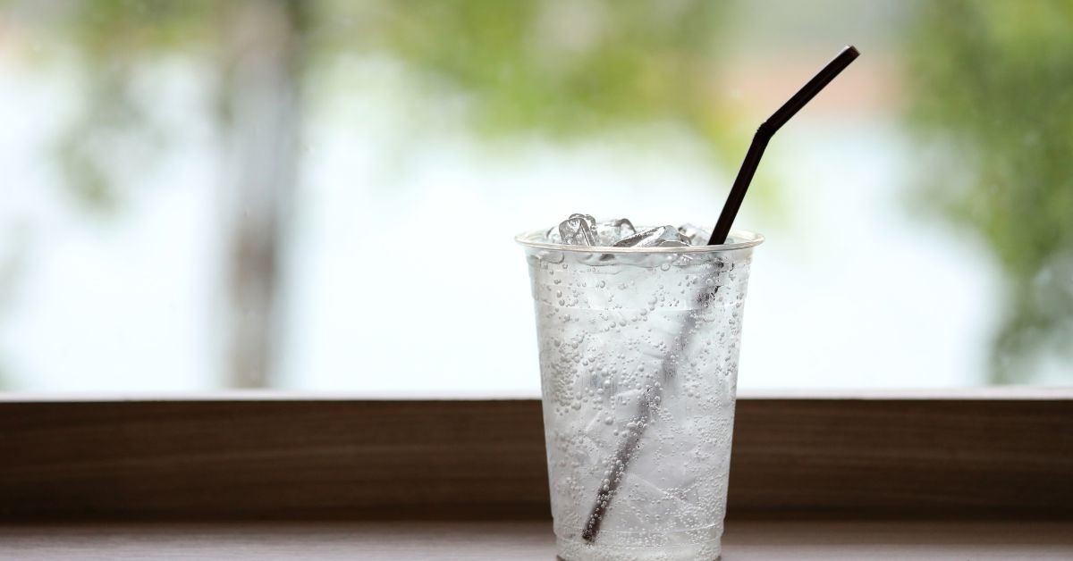 氣泡水可以每天喝嗎？會傷胃、蛀牙？營養師破解3大迷思，這2種人要少喝