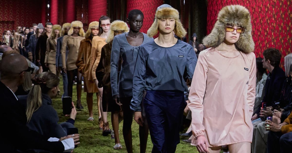 TXT然竣驚喜登上伸展台！Miu Miu 2026 秋冬大秀4大亮點：視線回到身體本身