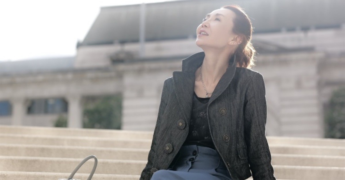 張曼玉60歲減齡穿搭靠牛仔褲！4套範本：「這樣做」回春10歲