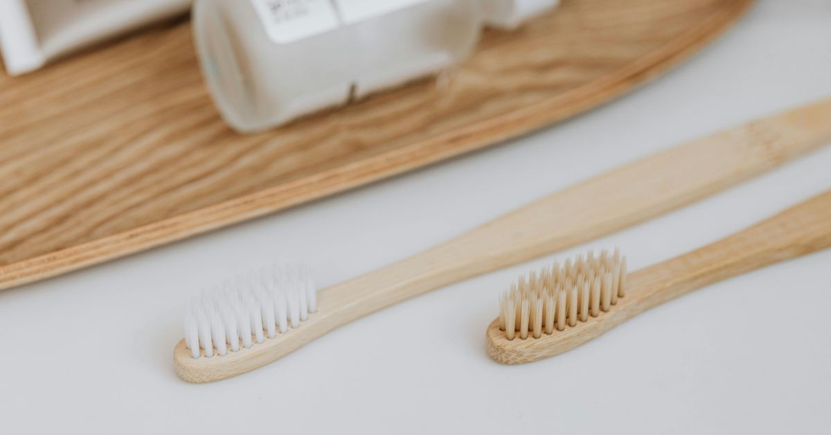 牙刷不能放浴室？牙醫警告：潮濕恐成細菌溫床，做「這件事」是關鍵！