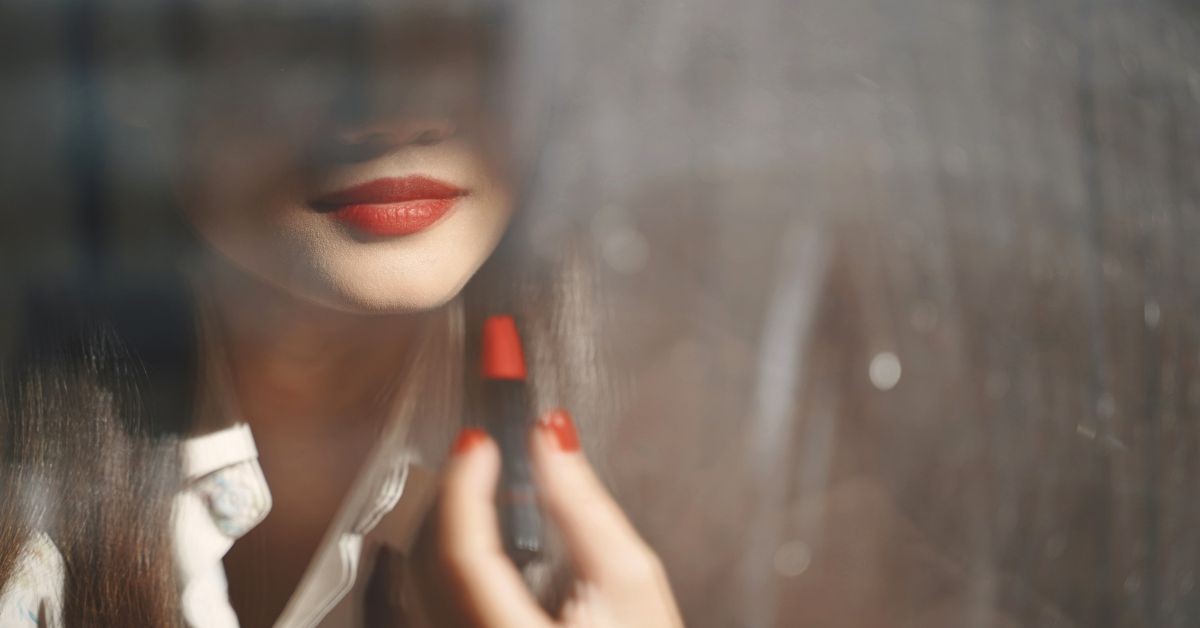 情人節約會必勝！專業化妝師親授「迷人唇妝」3 大法則：保濕做對就先贏一半