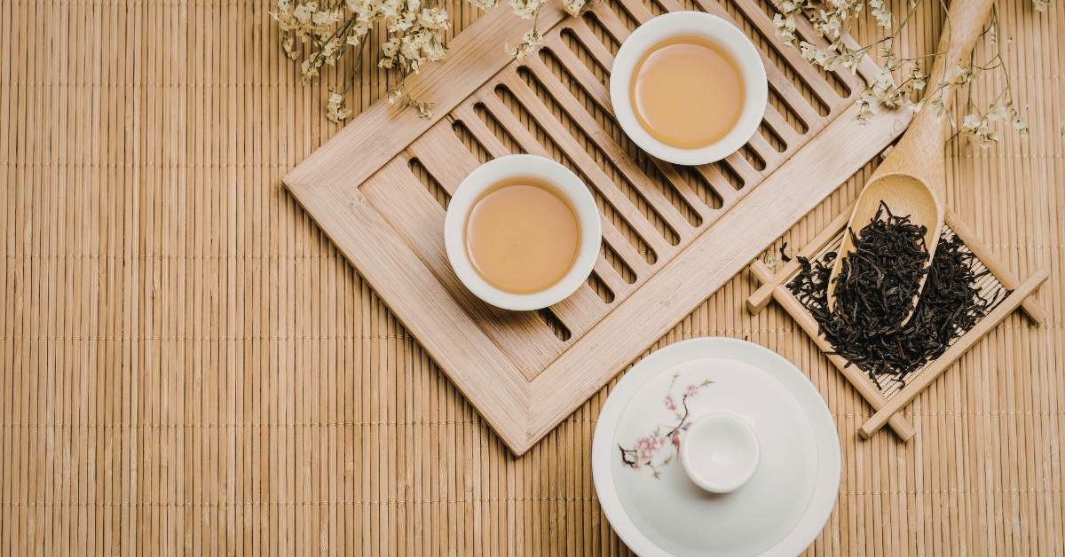 泡完茶別急著丟！「茶葉渣」隱藏版 7 大妙用：除了去油、除臭，還能變身天然肥料與「抗氧化」美膚神器