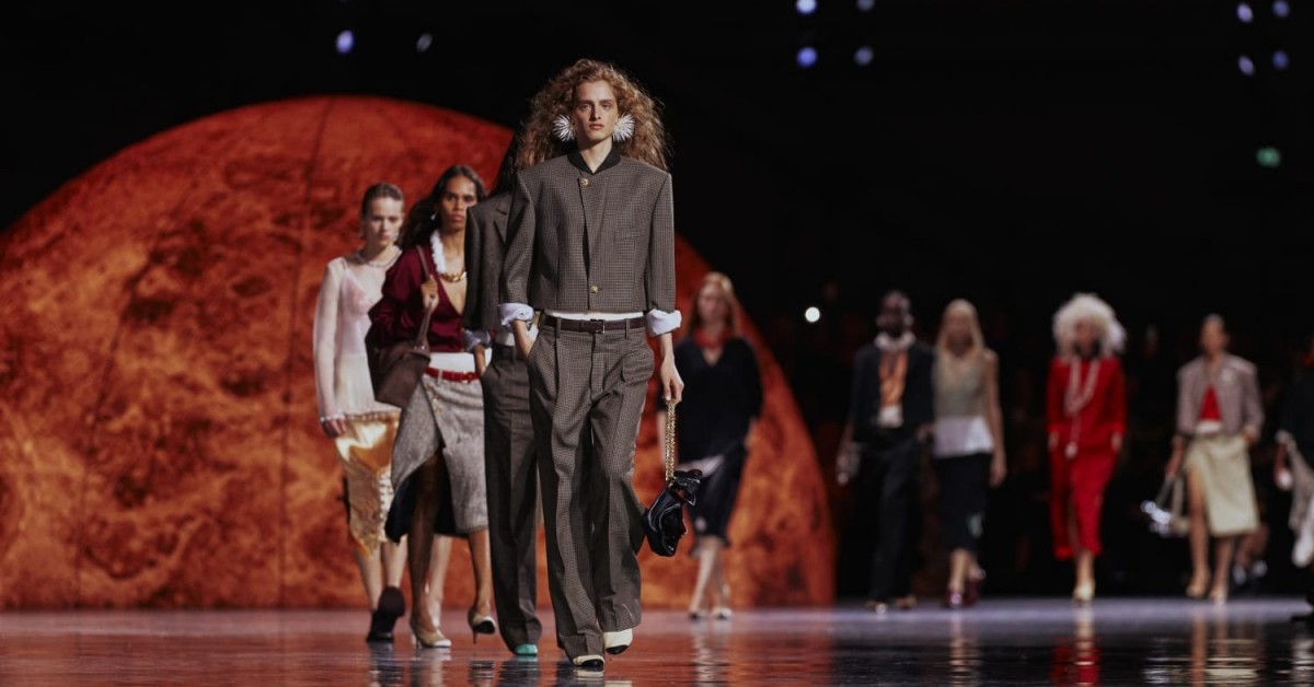 Chanel 2026春夏藝術總監為品牌打開新格局！10大亮點解析，香奈兒女士羅曼史成靈感起點