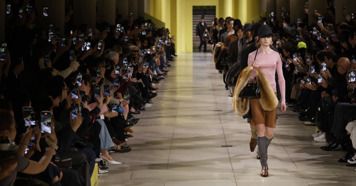  Miu Miu 2025秋冬10款必買單品！薄底鞋依舊搶手，「這款包」張員瑛也愛